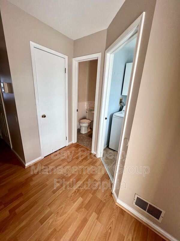 Foto del edificio - 318 Laurel Dr