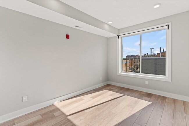 Foto del edificio - 2626 Trenton Ave