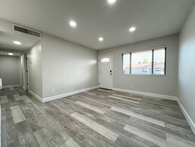 Building Photo - ***MOVE IN SPECIAL***REMODELED 4 BEDROOM H...