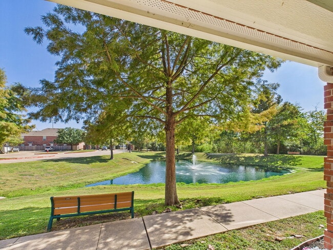 Building Photo - 1001 Krenek Tap Rd