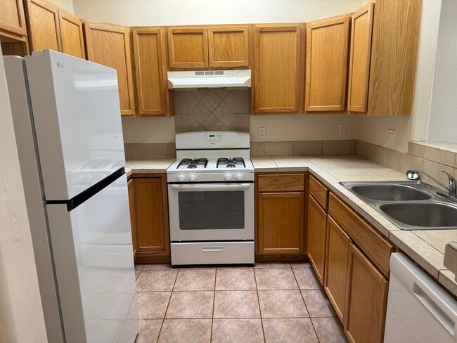 Building Photo - 3059 Southern Blvd SE