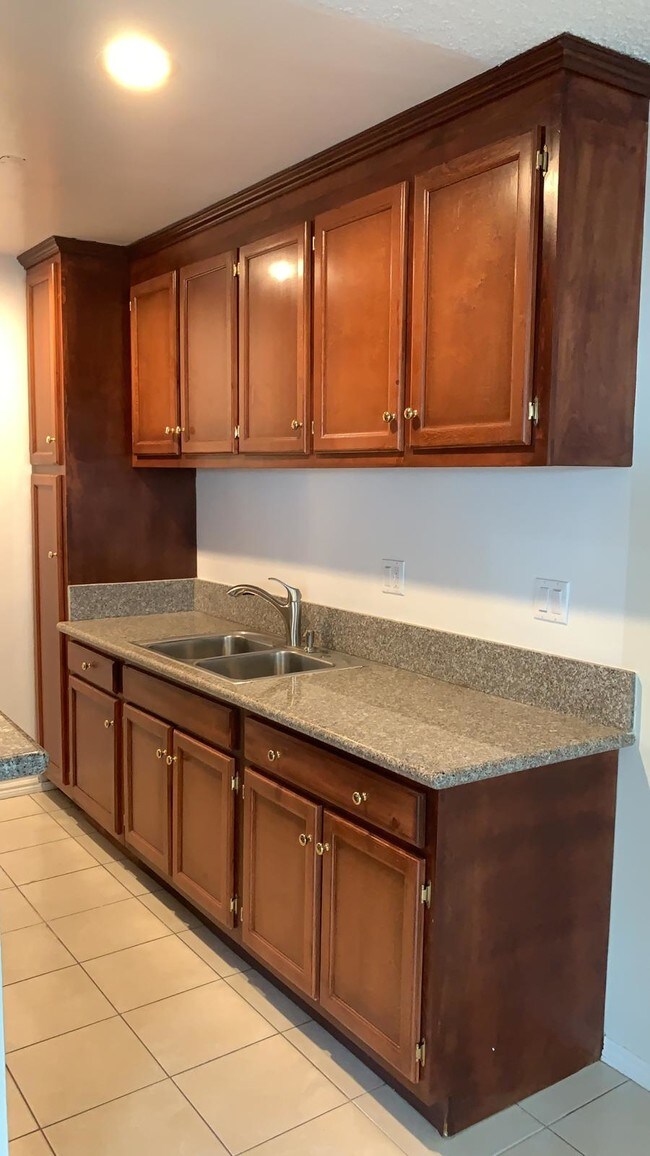 Cocina - 3677 Jasmine Ave