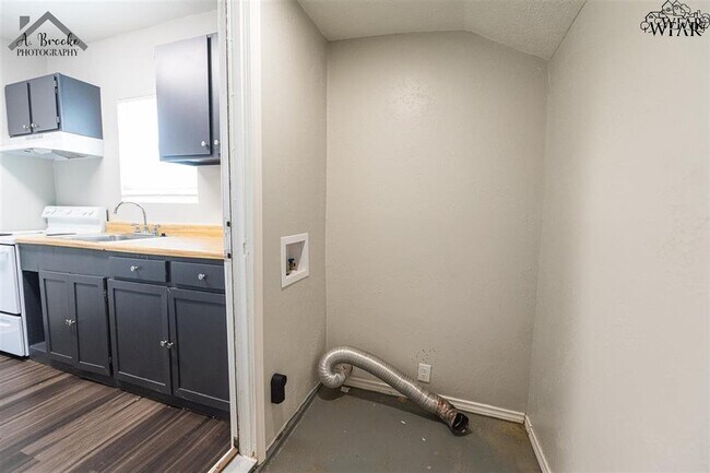 Foto del edificio - 2172 Ave L