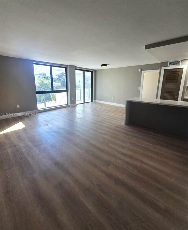 Foto del edificio - 9800 W Bay Harbor Dr