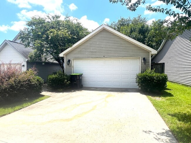 Building Photo - 2BD/2B Home on Leisure Lake