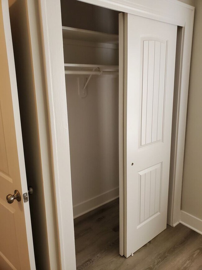 Foto del edificio - 2 bdrm/1.5 bath with garage fenced in yard...