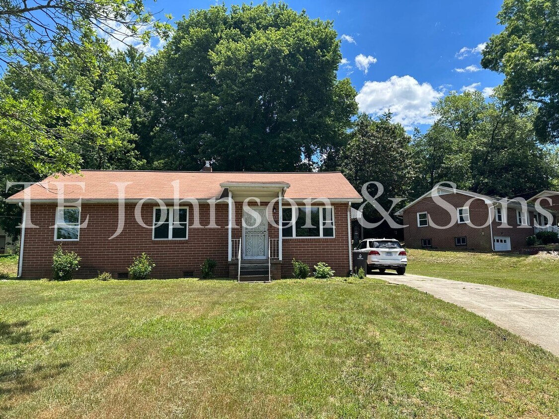 Charming Home with Modern Touches - Charming 2-Bedroom Corner Lot Home with Ne...