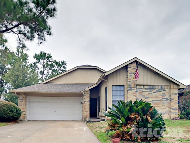 Foto del edificio - 7811 Bluff Trail Dr