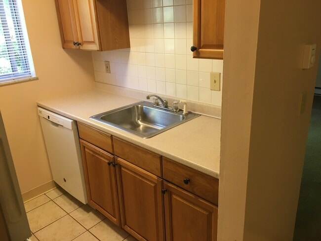 Kitchen - 5613 Happy Hollow Rd