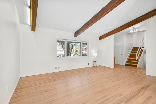 Building Photo - 25 Woodhollow Ln