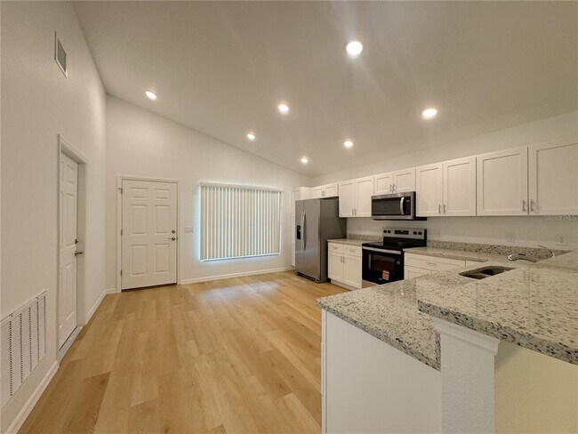 Foto del edificio - 826 Birch Ave