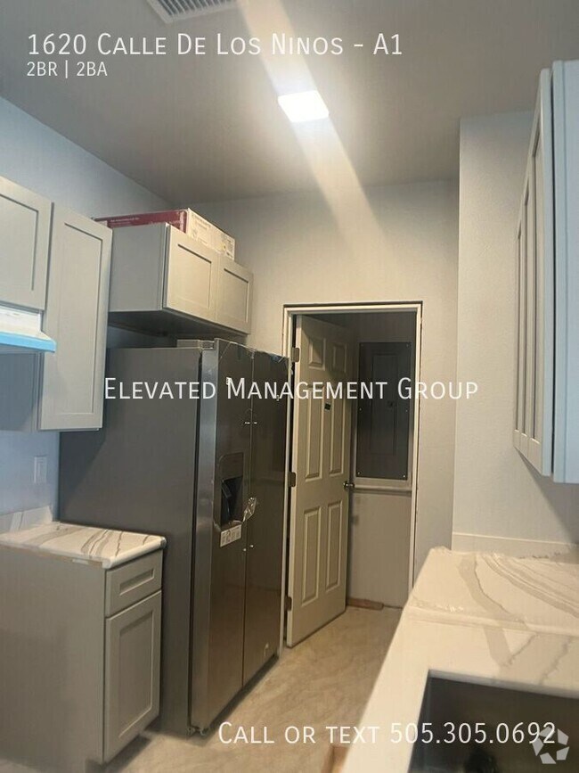 Building Photo - 1620 Calle de los Ninos Ave