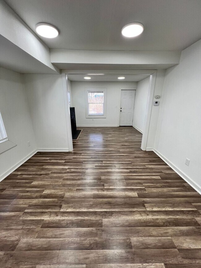 Foto del edificio - Updated 5BR Home with Modern Finishes & Extra Space