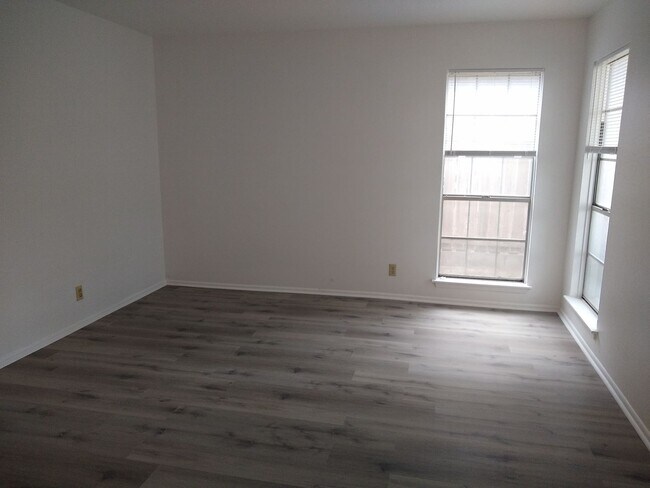 Building Photo - Leon Valley~ 3 bedroom~ Freshly Painted In...