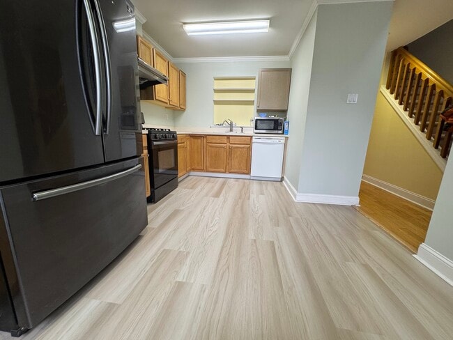 Building Photo - 700 Evergreen Ct