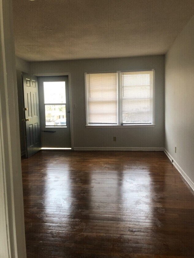 Foto principal - 2 Bedroom 1 Bathroom
