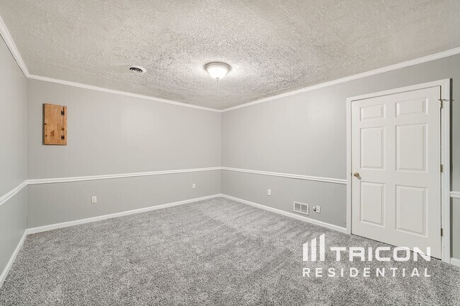 Building Photo - 8015 Victoria Ln