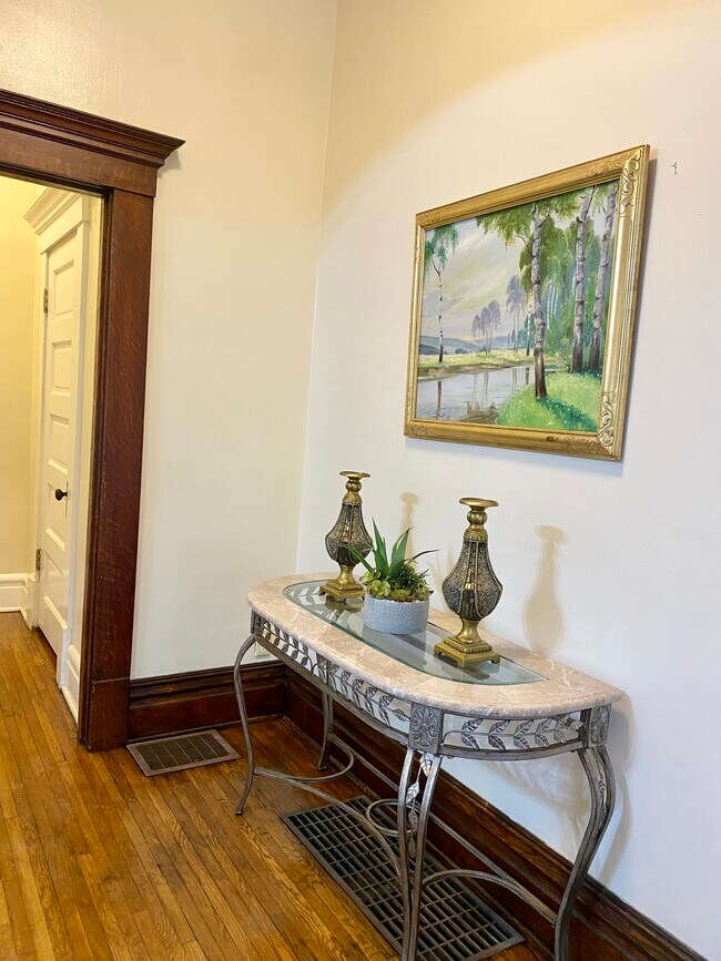 Pasillo de entrada - 1374 Neil Ave