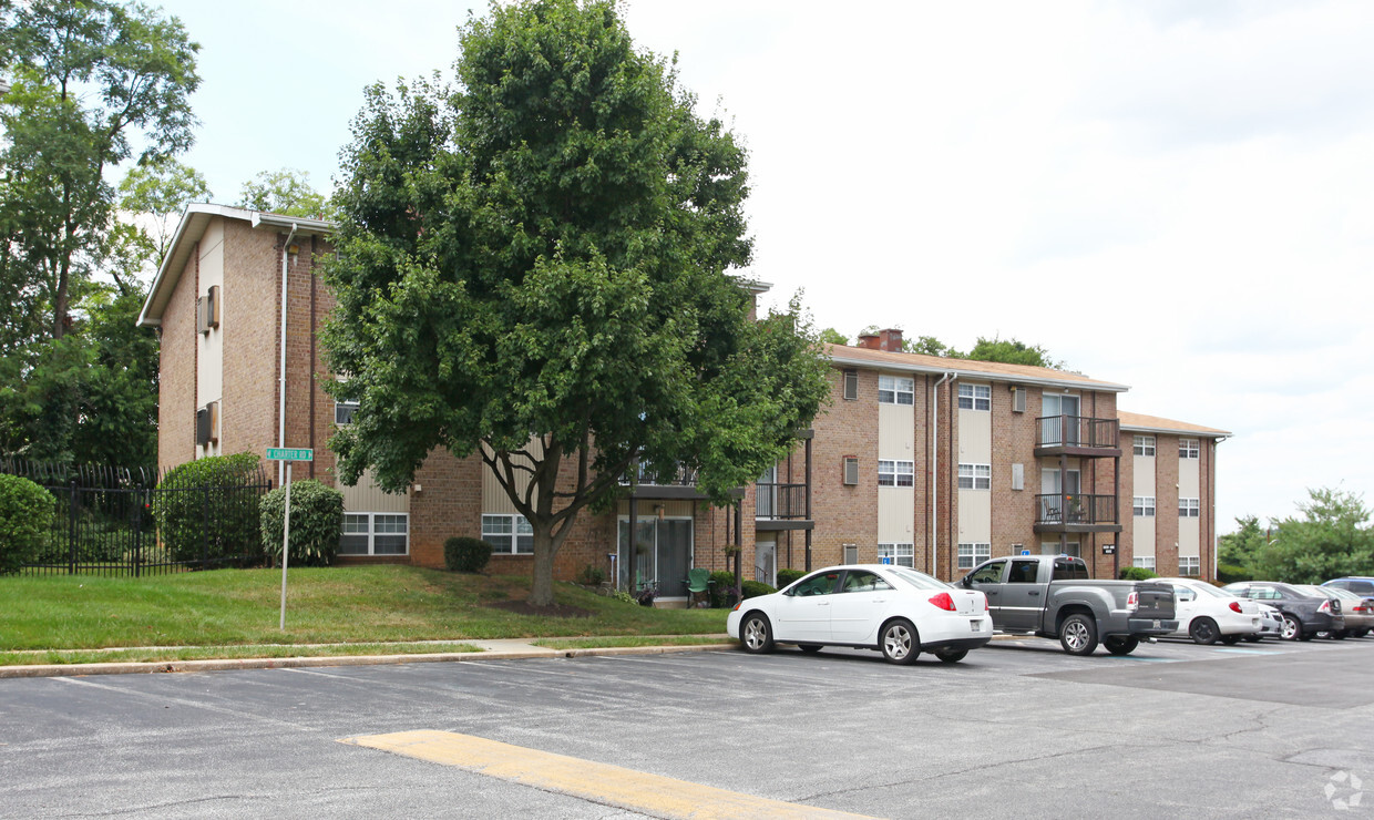 Primary Photo - Woodcrest Apartments