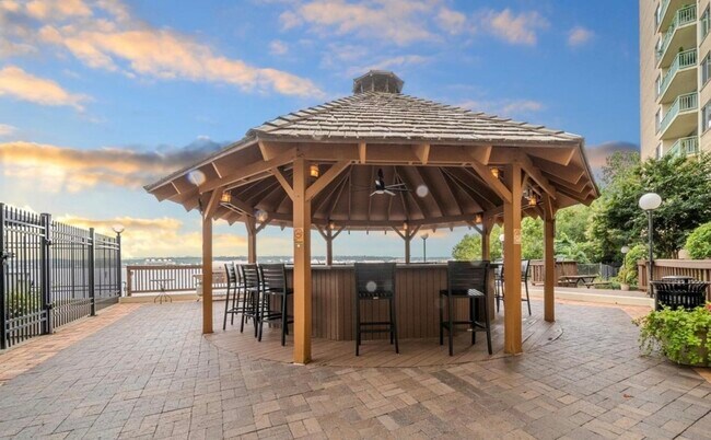 Bar Tiki - 501 Slaters Ln