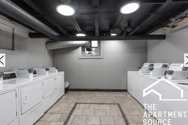 Foto del edificio - 739 W Belmont Ave