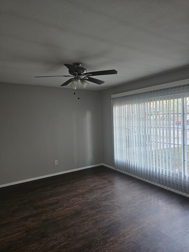 Foto del edificio - 9759 Tullamoor Dr