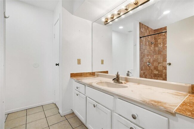 Foto del edificio - 3100 Walnut Bend Ln