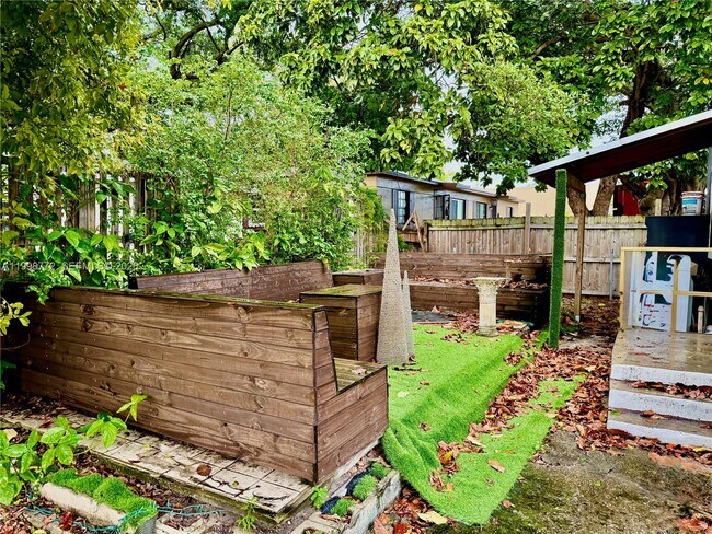 Foto del edificio - 597 NW 69th St