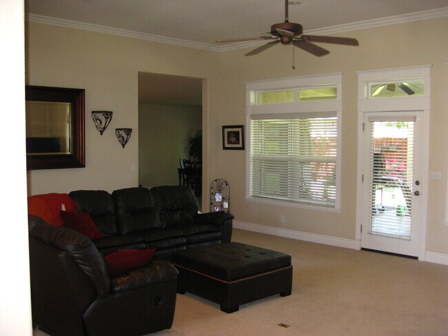 Foto del edificio - 2500 Sq Ft in Great Neighborhood Near Schools and Bidwell Park!