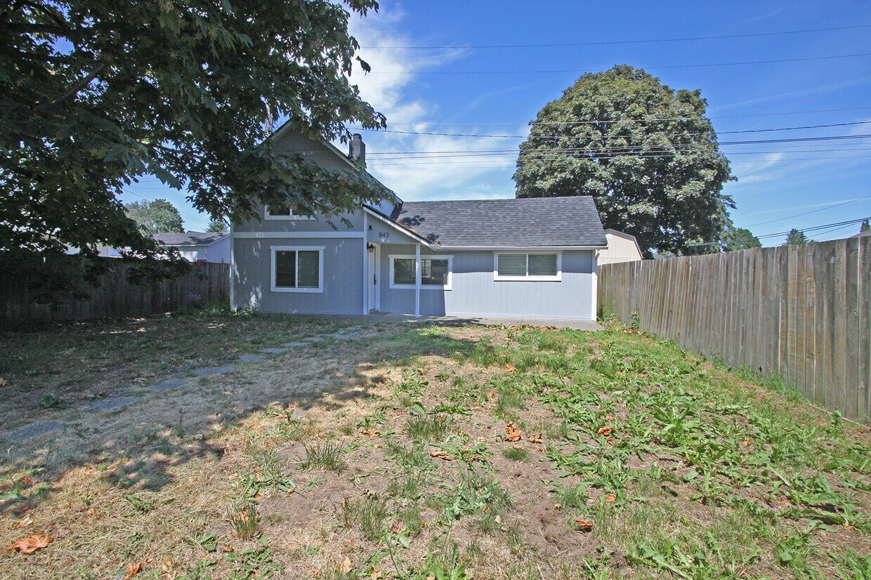 Primary Photo - 843 E 52nd St