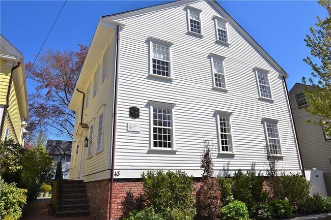 Building Photo - 43 Elm St