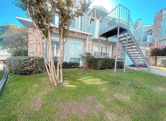 Building Photo - 3406 Country Club Dr W