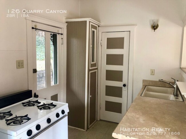 Building Photo - Charming 2 bed/1 bath in Old Bisbee!