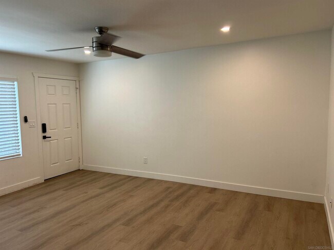 Foto del edificio - 3204 Collier Ave