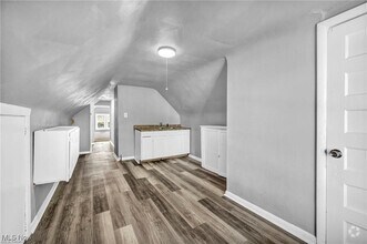 Building Photo - 754 Parkwood Dr