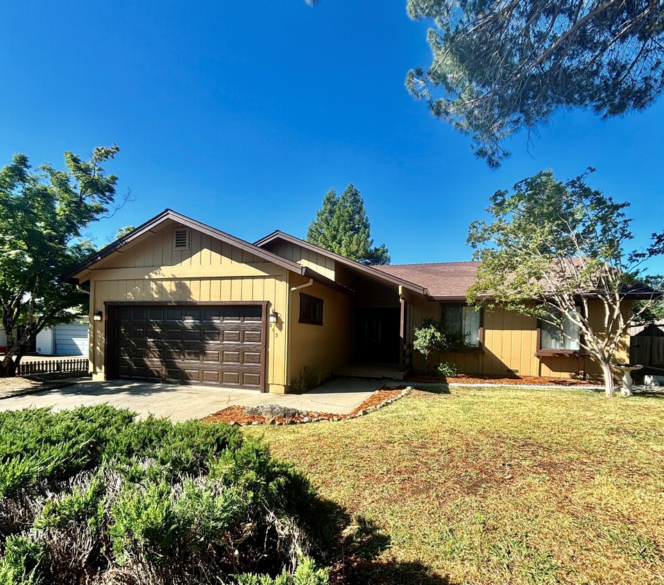 Primary Photo - 313 Cypress Hill Dr