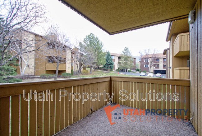 Foto del edificio - 664 W Jefferson Cv