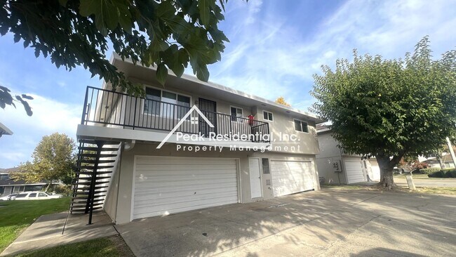 Building Photo - Updated 2bd/1ba Foothill Farms Condo with Garage