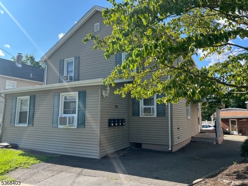 Foto principal - 79 Lower Notch Rd