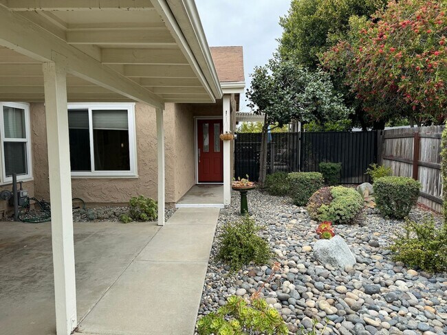 Foto del edificio - Nicely updated, one story Mission Oaks Home in Camarillo