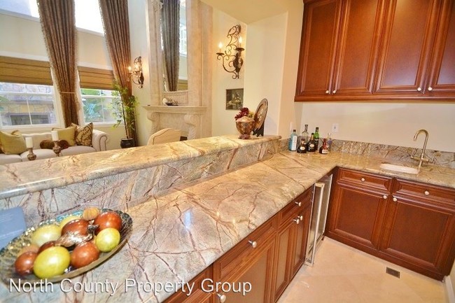 Building Photo - 6420 Mesa Norte Dr