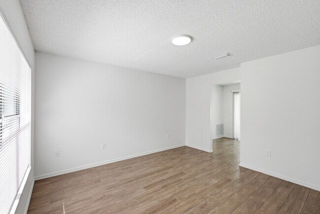 Foto del edificio - 30850 Cherokee Ave