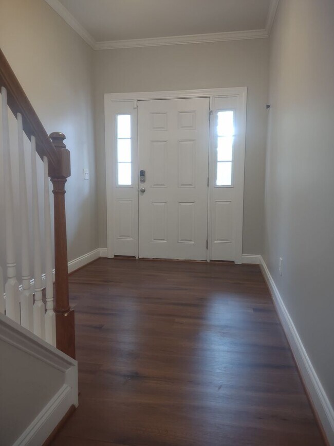 Foto del edificio - Outstanding Three Bedroom Home located Pen...