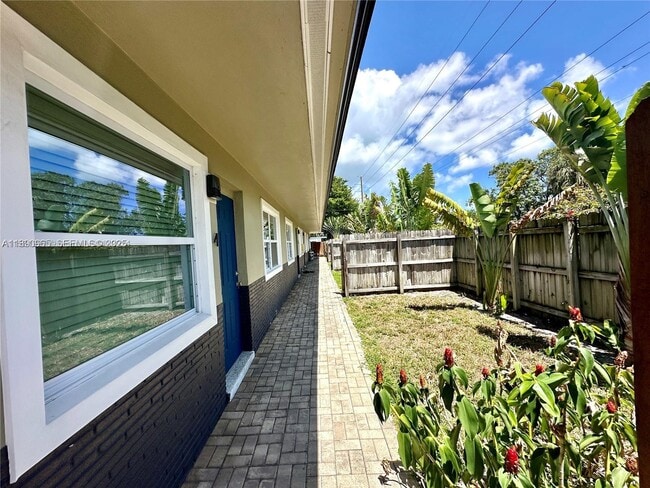 Building Photo - 1201 NE 5th Ave