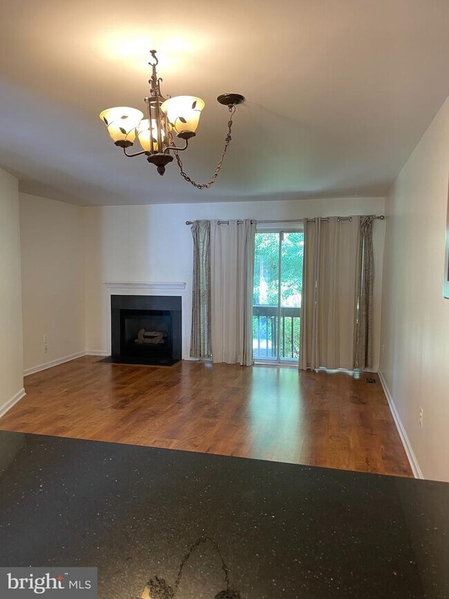 396 Derry Dr, Aston, PA 19014 Condo for Rent in Aston, PA