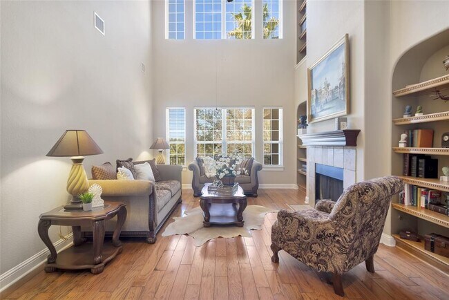 Foto del edificio - 5600 Laguna Cliff Ln