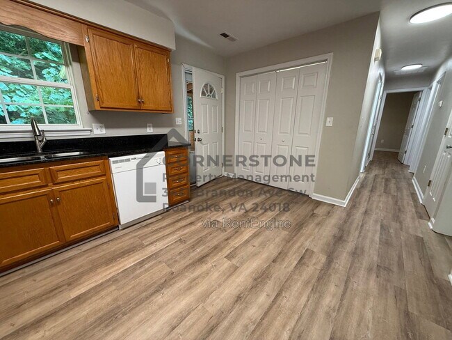 Foto del edificio - 1662 McCauley Ave
