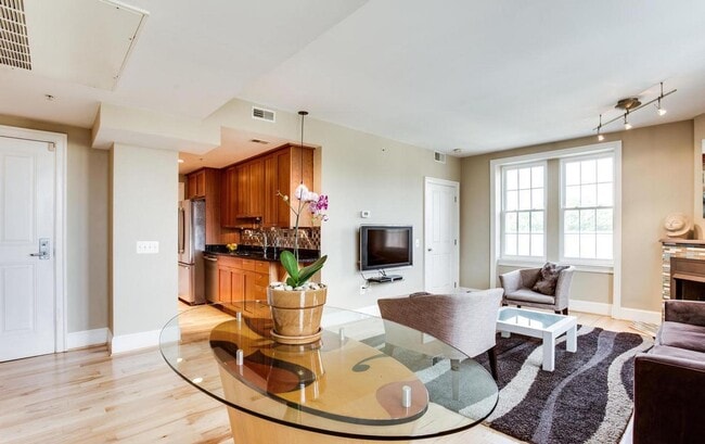 Building Photo - Exceptional 2BR/2BA corner unit with lovely city views. Ready mid-March!