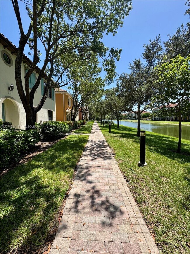 Foto del edificio - 3160 NW 127th Terrace