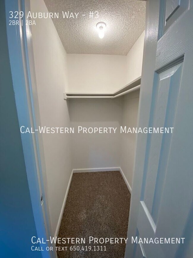 Building Photo - Remodeled 2 bed 1.5 bath apartment available